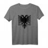 Albanien Albanische Adler-Flagge T-Shirt - Klassisch geschnitten, doppelt genähter Saum, ideal für Albanien-Fans
