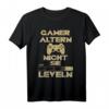 Videospiel Zocker T-Shirt - Gamer altern nicht, sie leveln - Perfektes Geschenk für E-Sport Fans, Nerds und Gaming-Enthusiasten