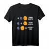Lustiges Astronomie T-Shirt mit Mond, Sonne & Ringen - Perfekt für Raum- und Sternenliebhaber, Hobby-Astronomen & Nerds