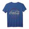 Vintage Coca-Cola Drink In Bottles Logo T-Shirt - Offiziell lizenzierte Mode für Coca-Cola Fans und Vintage-Design Liebhaber