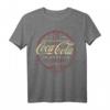 Vintage Coca-Cola Drink In Bottles Logo T-Shirt - Offiziell lizenzierte Mode für Coca-Cola Fans und Vintage-Design Liebhaber