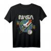 NASA Blast Off Retro Rainbow Stripes Graphic T-Shirt - Offiziell lizenzierte Weltraum-Mode für NASA Fans