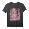 Heißes Mädchen mit Pistolen T-Shirt - Sexy Pinup-Girl Grafik für Männer und Frauen, modisches Statement
