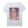 Heißes Mädchen mit Pistolen T-Shirt - Sexy Pinup-Girl Grafik für Männer und Frauen, modisches Statement