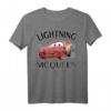 Pixar Cars Lightning McQueen Finish Graphic T-Shirt – Offiziell lizenziertes HapOwl Geschenk für Cars Fans
