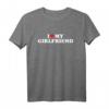 Ich liebe meine Freundin T-Shirt mit rotem Herz – Perfektes Geschenk für Valentinstag, Geburtstag & Jahrestag für Männer & Frauen