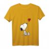 HapOwl T-Shirt mit Herz sitzendem Snoopy - Lustiges V-Ausschnitt Shirt als Geschenk für Geburtstagskinder und Snoopy Fans