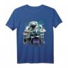 NASA Space Drum Playing Astronaut Graphic T-Shirt - Offiziell lizensierte Raumfahrt Kleidung für Space Fans
