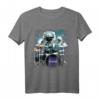 NASA Space Drum Playing Astronaut Graphic T-Shirt - Offiziell lizensierte Raumfahrt Kleidung für Space Fans