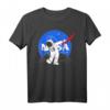 NASA Astronaut Dab On The Moon Graphic T-Shirt - Offiziell lizenzierte NASA Bekleidung für Raumfahrtfans