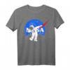 NASA Astronaut Dab On The Moon Graphic T-Shirt - Offiziell lizenzierte NASA Bekleidung für Raumfahrtfans