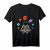 Astronaut macht Yoga im Universum - Weltraum Galaxie Yoga T-Shirt für Yogis und Raumfahrtfans, perfektes Geschenk für Yogapartner & Lehrer