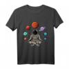 Astronaut macht Yoga im Universum - Weltraum Galaxie Yoga T-Shirt für Yogis und Raumfahrtfans, perfektes Geschenk für Yogapartner & Lehrer