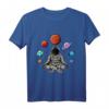 Astronaut macht Yoga im Universum - Weltraum Galaxie Yoga T-Shirt für Yogis und Raumfahrtfans, perfektes Geschenk für Yogapartner & Lehrer