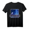 Streetwear Vaporwave Astronaut T-Shirt mit Glitch und VHS Ästhetik – Perfekt für Retro-Fans, Einsamkeit und kreative Styles