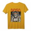 NASA Vintage Astronaut Moon Walk Reflection Graphic T-Shirt - Offizielles NASA Merchandise für Raumfahrtfans
