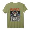 NASA Vintage Astronaut Moon Walk Reflection Graphic T-Shirt - Offizielles NASA Merchandise für Raumfahrtfans
