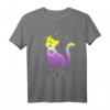 Non-Binary Pride T-Shirt mit Astronomie und Katze - Buntes Design in Pride-Flaggenfarben für LGBTQ+ Community