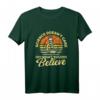Science Doesn't Care What You Believe - Lustiges Wissenschafts T-Shirt mit Mikroskop & Formeln für Lehrer, Wissenschaftler & Studenten
