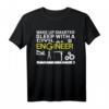 Cool Design Schlaf Mit Einem Bauingenieur T-Shirt - Hochwertiges, klassisch geschnittenes Berufs-T-Shirt mit doppeltem Saum