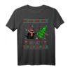 Lustiges schwarze Katze 'What?' Pushing Christmas Tree Ugly Sweater T-Shirt – Perfektes Geschenk für Katzenliebhaber zu Weihnachten, Halloween, Valentinstag & Muttertag