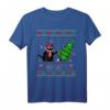 Lustiges schwarze Katze 'What?' Pushing Christmas Tree Ugly Sweater T-Shirt – Perfektes Geschenk für Katzenliebhaber zu Weihnachten, Halloween, Valentinstag & Muttertag