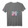 HapOwl Neon Tie-Dye Logo T-Shirt mit V-Ausschnitt – Stylisches Party-Outfit zum runden Jubiläum