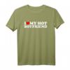 I Love My Hot Boyfriend T-Shirt – Romantisches Valentinstagsgeschenk für den Partner, Liebesbotschaft auf T-Shirt