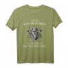 Geh mir aus dem Weg du unnötiger Sozialkontakt Wikinger T-Shirt – Lustiges Motiv mit Helm und Äxten, perfekt als Geschenk für Wikinger Fans und Humorvolle zum Geburtstag oder Lockdown