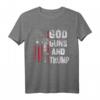 God Guns And Trump T-Shirt mit amerikanischer Flagge, 2nd Amendment & AR15 Design – Patriotisches T-Shirt für Trump-Unterstützer und Waffenbefürworter