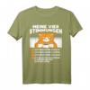 Lustiges Katzen Kaffee Urlaub Müde T-Shirt – Humorvolles Design für Katzen- und Kaffeefans, ideal für Alltag und Geschenke