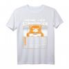 Lustiges Katzen Kaffee Urlaub Müde T-Shirt – Humorvolles Design für Katzen- und Kaffeefans, ideal für Alltag und Geschenke