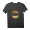 Die mit dem Holz spricht T-Shirt – Perfektes Geschenk für Waldgänger, Holzliebhaber, Schreiner und Tischler zu Geburtstag, Weihnachten & Jubiläum