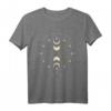 Magische Energie der Sonne, Sterne & Mond Boho Graphic T-Shirt - Mystisches Design für Astrologie, Hexen & Spirituelle Freunde