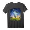 Capybara UFO Entführung Lustiges T-Shirt – Humorvolles Tier- und Sci-Fi Design, klassisch geschnitten, doppelt genähter Saum