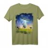 Capybara UFO Entführung Lustiges T-Shirt – Humorvolles Tier- und Sci-Fi Design, klassisch geschnitten, doppelt genähter Saum