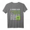 Lustiges Chemie T-Shirt mit Periodensystem - Perfektes Geschenk für Chemiker, Nerds und Wissenschaftler zu Weihnachten & Geburtstag