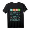 Think Like A Proton Stay Positive - Chemie Humor Science T-Shirt für Wissenschafts-Fans, Lehrer & Studenten als Geschenk