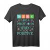Think Like A Proton Stay Positive - Chemie Humor Science T-Shirt für Wissenschafts-Fans, Lehrer & Studenten als Geschenk