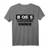 Boss es liegt in meiner Chemie - Lustiges Chemie T-Shirt als Geschenkidee für Chemiker, Laboranten, Wissenschaftler und Nerds
