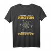Think Like a Proton Chemiker Lebensfreude Motivation Chemie T-Shirt – Lustiges Geschenk für Chemiker, Wissenschaftler & Chemielehrer