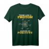 Think Like a Proton Chemiker Lebensfreude Motivation Chemie T-Shirt – Lustiges Geschenk für Chemiker, Wissenschaftler & Chemielehrer