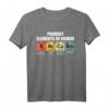 Humorvolles Chemie T-Shirt mit Periodensystem - Sarkasmus, Witz & Element Symbole für Chemiker, Lehrer & Laborbedarf