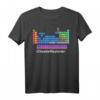 Herren Chemie Flüsterer Periodensystem Labor Lehrer Forschung T-Shirt – Lustiges Geschenk für Chemie-Studierende, Lehrer & Forscher
