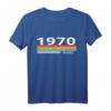 Vintage Retro Stripes 1970 Geburtstagsjahr T-Shirt – Klassisches Design mit Hund und chinesischem Tierzeichen für Herren und Damen