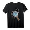Detektiv Design für Herren und Damen - Lupe T-Shirt mit Fußspuren, perfekt für Krimi-Fans, Hobby-Privatdetektive & als Geschenk für Polizei-Papas, Mamas & Kinder