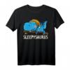 Sleepysaurus Dinosaurier Schlafshirt – Lustiges Nachthemd für Langschläfer, Morgenmuffel & Nachteulen, Bequeme Schlafkleidung für Faulheit und Müde