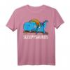 Sleepysaurus Dinosaurier Schlafshirt – Lustiges Nachthemd für Langschläfer, Morgenmuffel & Nachteulen, Bequeme Schlafkleidung für Faulheit und Müde