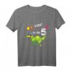 Kinder Geburtstag T-Shirt für Jungen und Mädchen mit 5 Dinosauriern - Klassisch geschnitten, doppelt genähter Saum