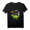 Kinder Geburtstag Dino T-Shirt für Jungen und Mädchen - Klassisch geschnitten, perfekt für den Kindergeburtstag, mit Dinosaurier Motiv